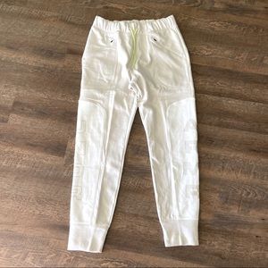(CLOSET CLOSING FINAL SALE) NWT Under Armour White Jogger Sweatpants Loose Fit